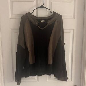 POL Two-Tone Waffle Pullover in Olive & Black